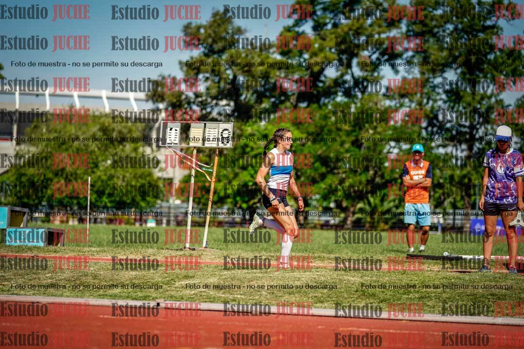 Fotos del salto en largo de mujeres