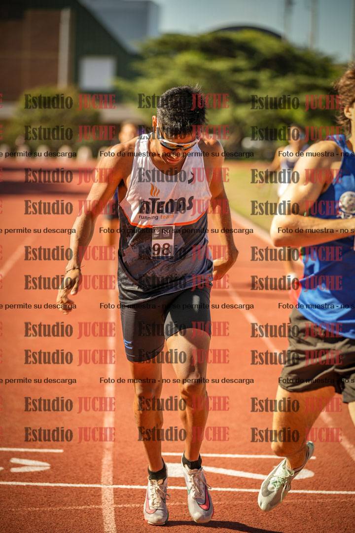 Fotos de los 800 m llanos de varones