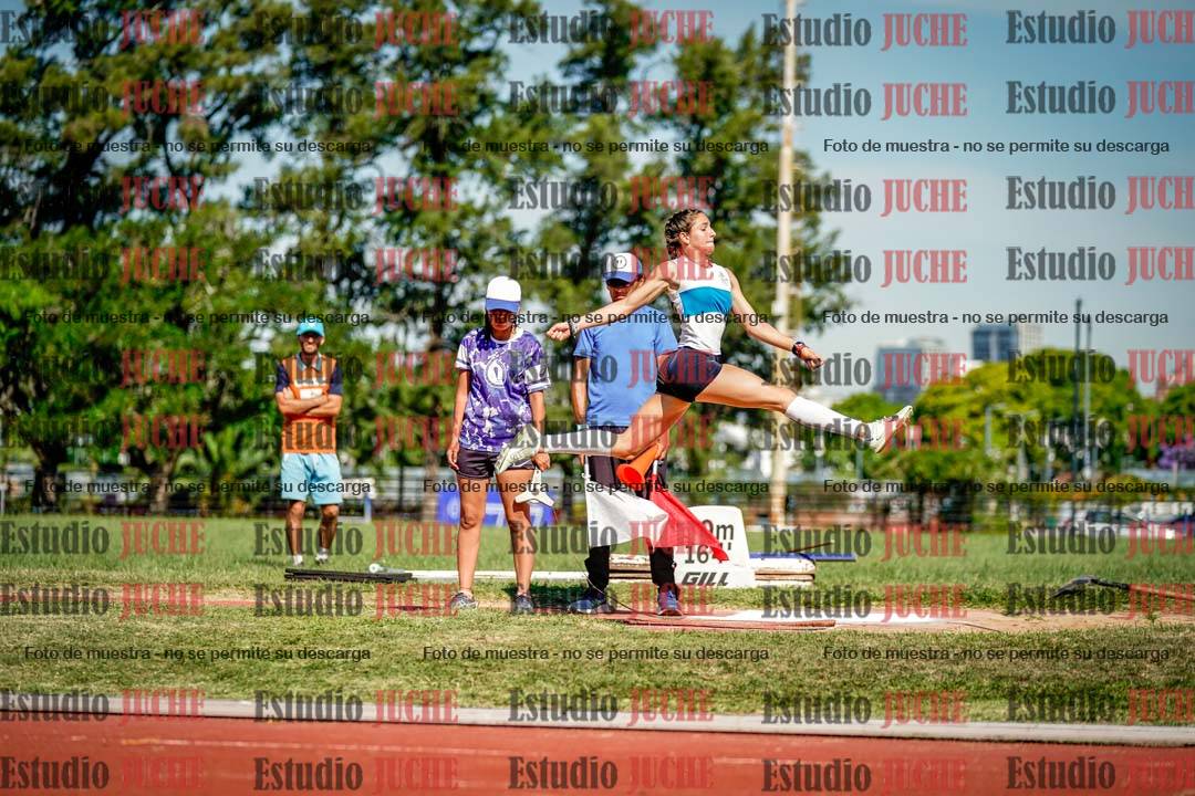Fotos del salto en largo de mujeres