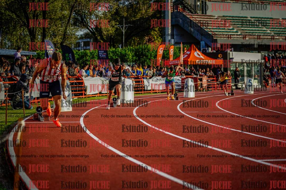 Fotos de los relevos 4x100 m de varones