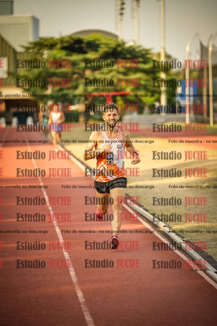 Fotos de los 5000 m llanos de mujeres y varones