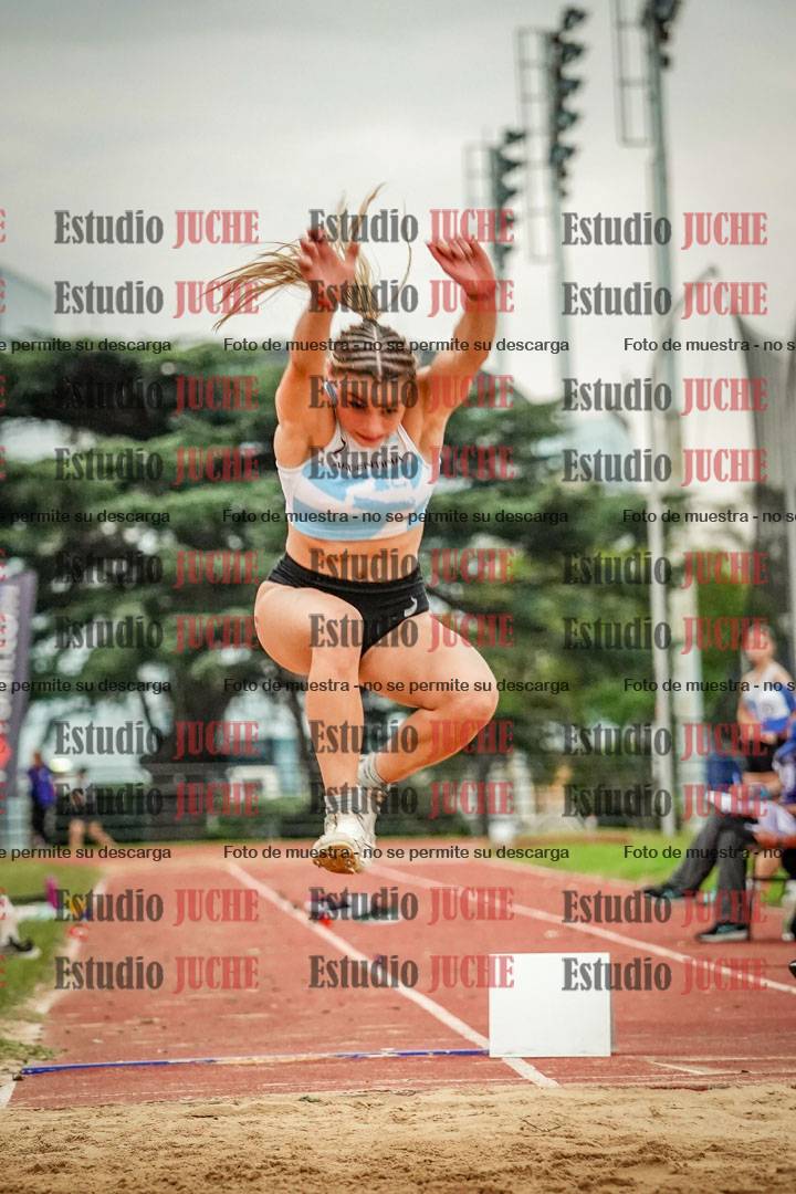 Fotos del salto en largo de mujeres