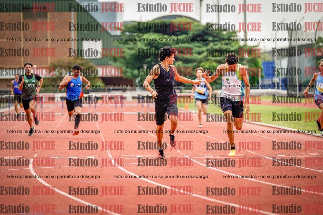 Fotos de los 400 m con vallas de varones