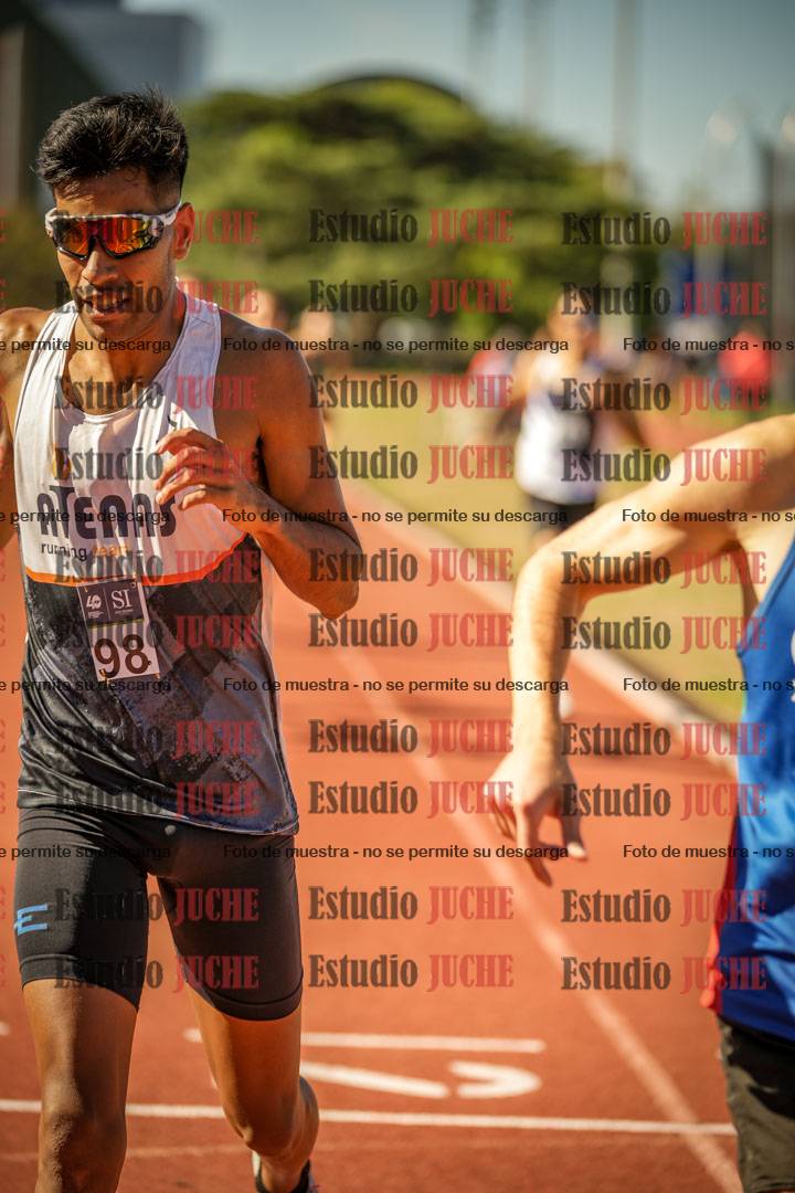 Fotos de los 800 m llanos de varones
