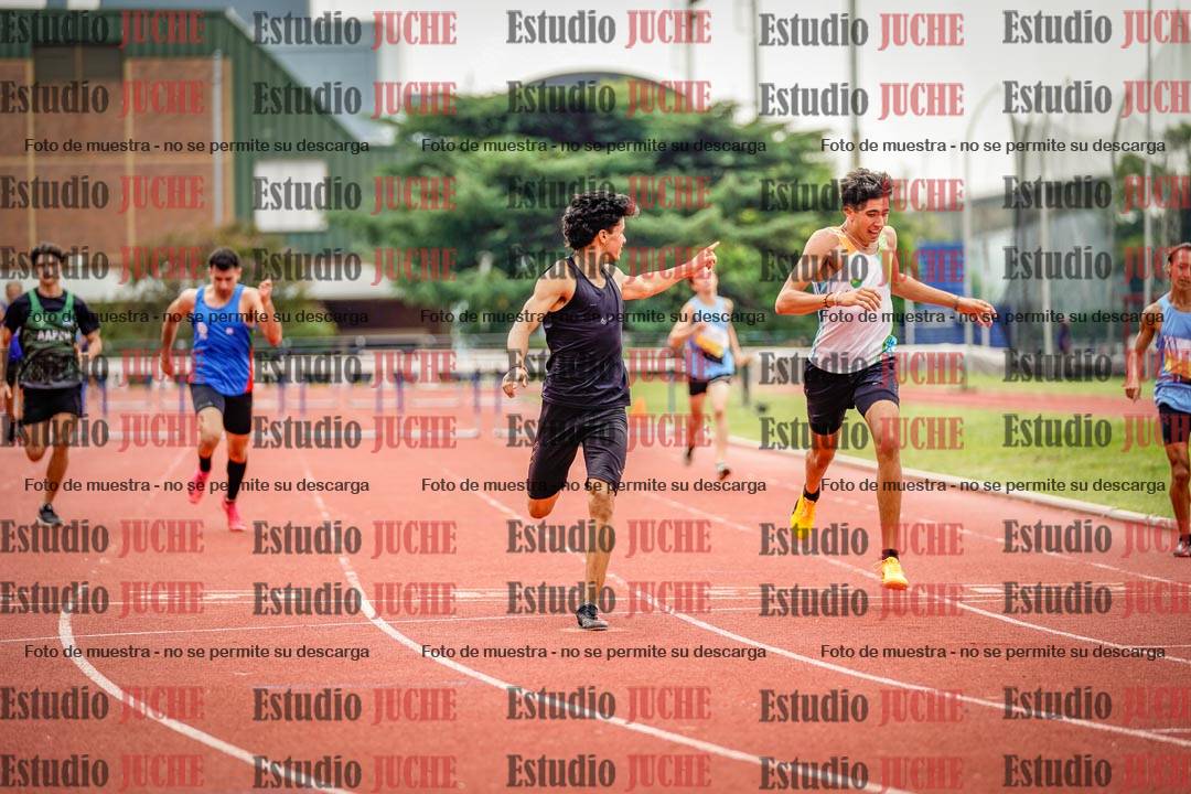 Fotos de los 400 m con vallas de varones