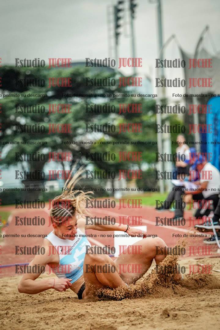 Fotos del salto en largo de mujeres