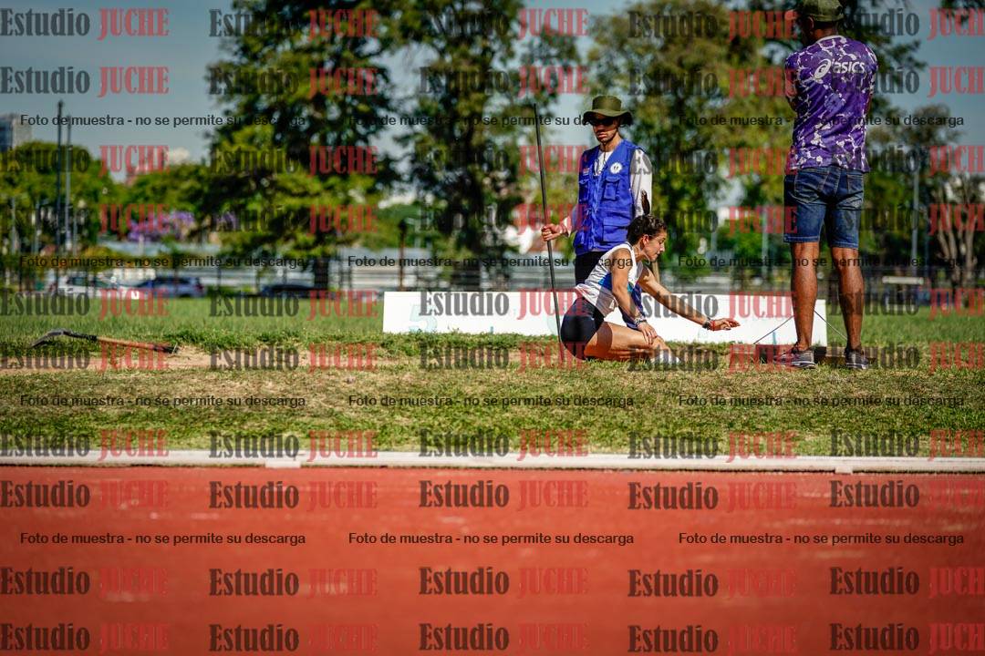 Fotos del salto en largo de mujeres