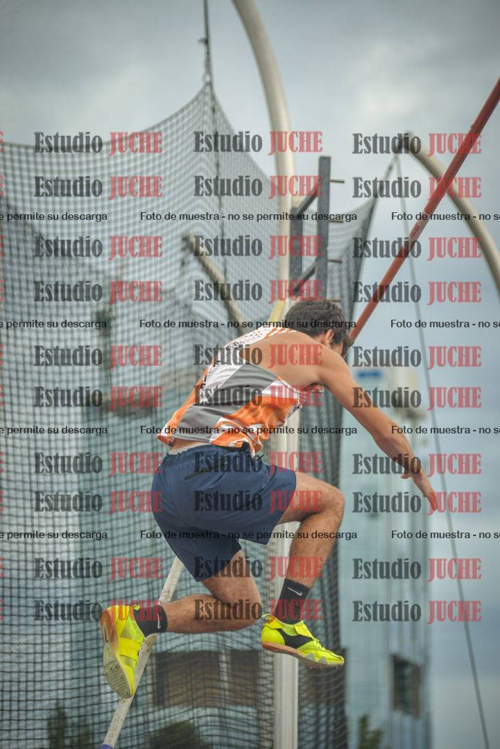 Fotos del salto con garrocha de mujeres y varones