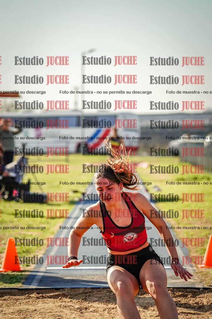 Fotos del salto en largo de mujeres