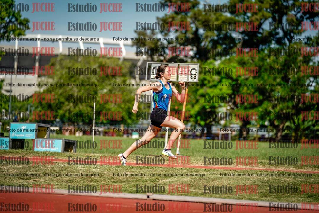 Fotos del salto en largo de mujeres