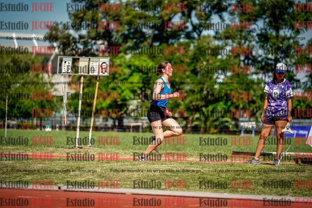 Fotos del salto en largo de mujeres
