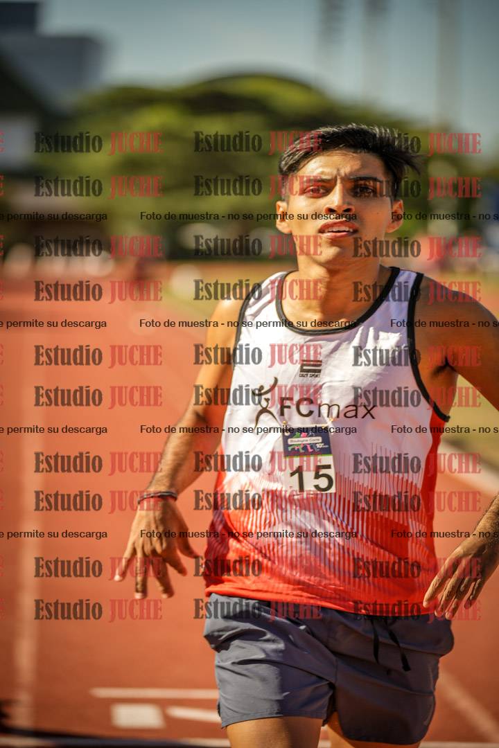 Fotos de los 800 m llanos de varones