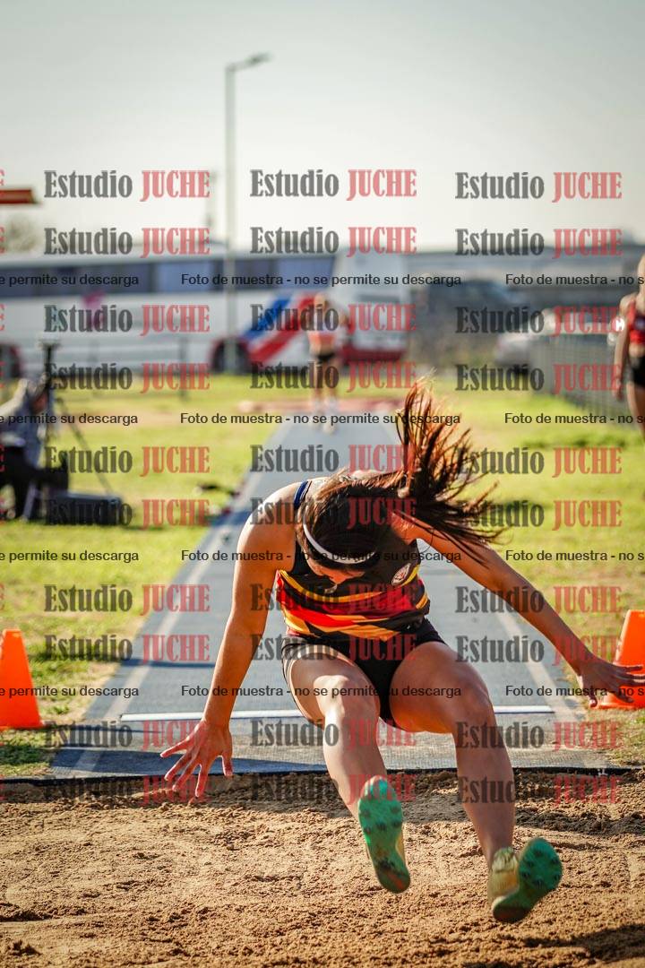 Fotos del salto en largo de mujeres