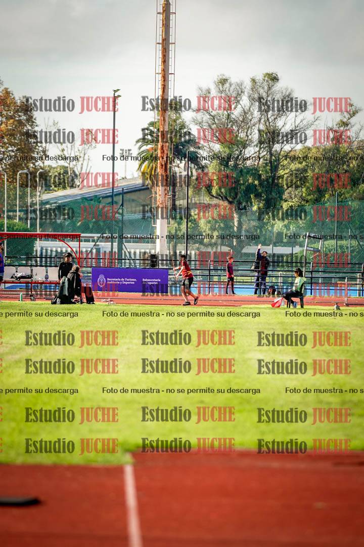 Fotos del lanzamiento de jabalina de mujeres y varones - U14