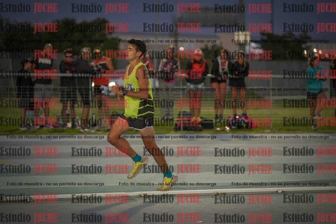 Fotos de los 3000 m llanos de varones