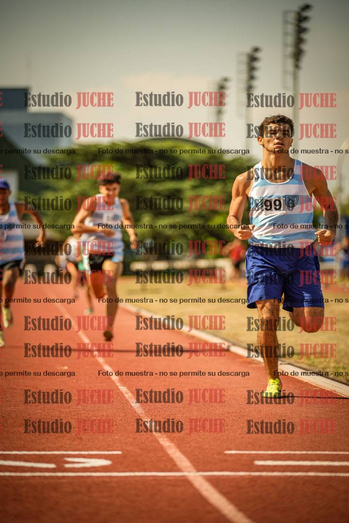 Fotos de los 800 m llanos de varones