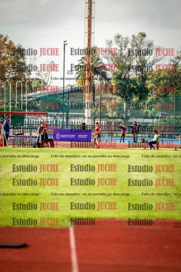 Fotos del lanzamiento de jabalina de mujeres y varones - U14