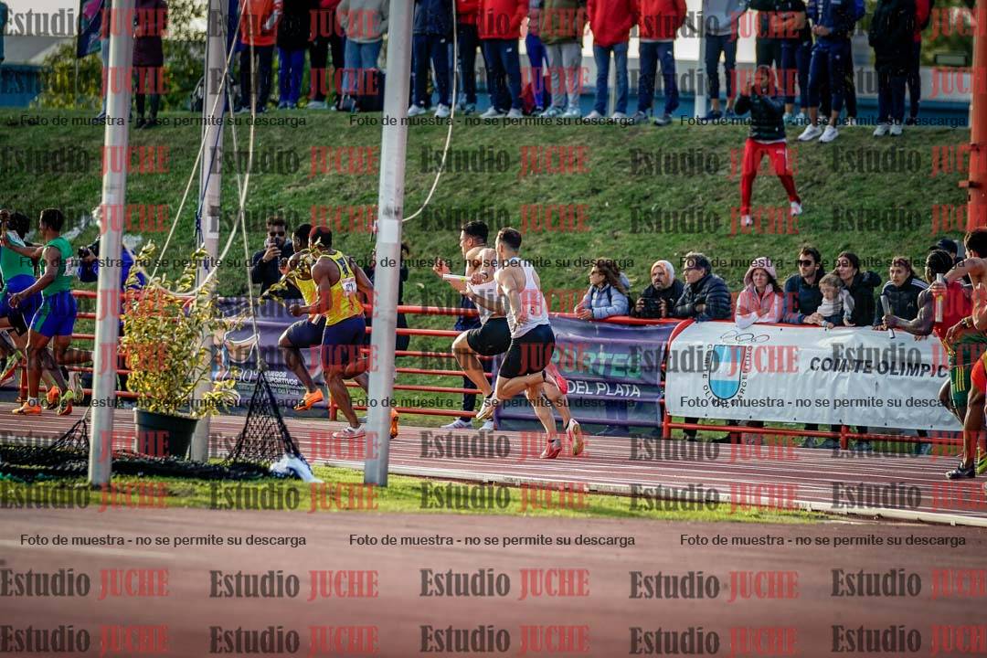 Fotos de los relevos 4x100 m de varones
