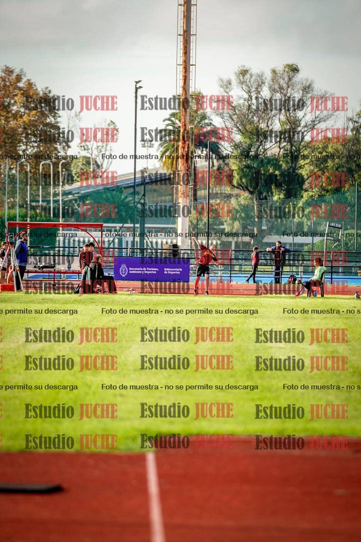 Fotos del lanzamiento de jabalina de mujeres y varones - U14