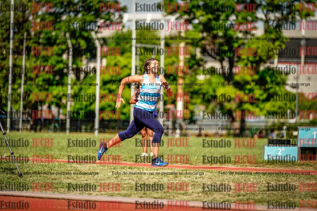 Fotos del salto en largo de mujeres