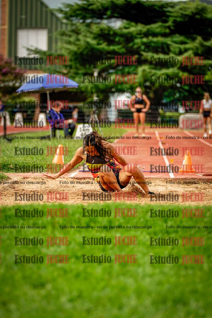 Fotos del salto en largo de mujeres