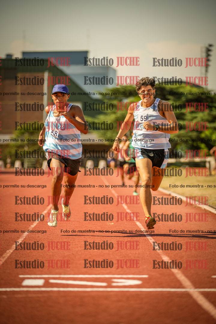 Fotos de los 800 m llanos de varones