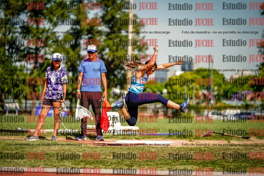 Fotos del salto en largo de mujeres