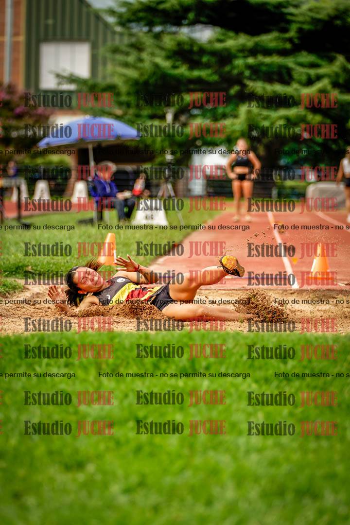 Fotos del salto en largo de mujeres