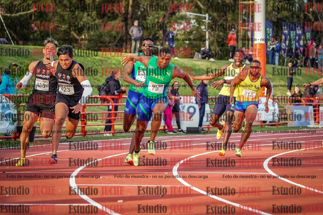 Fotos de los relevos 4x100 m de varones