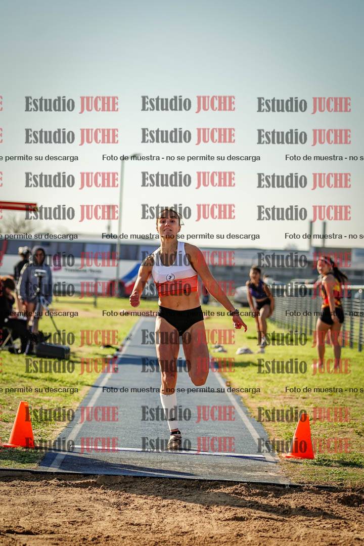 Fotos del salto en largo de mujeres
