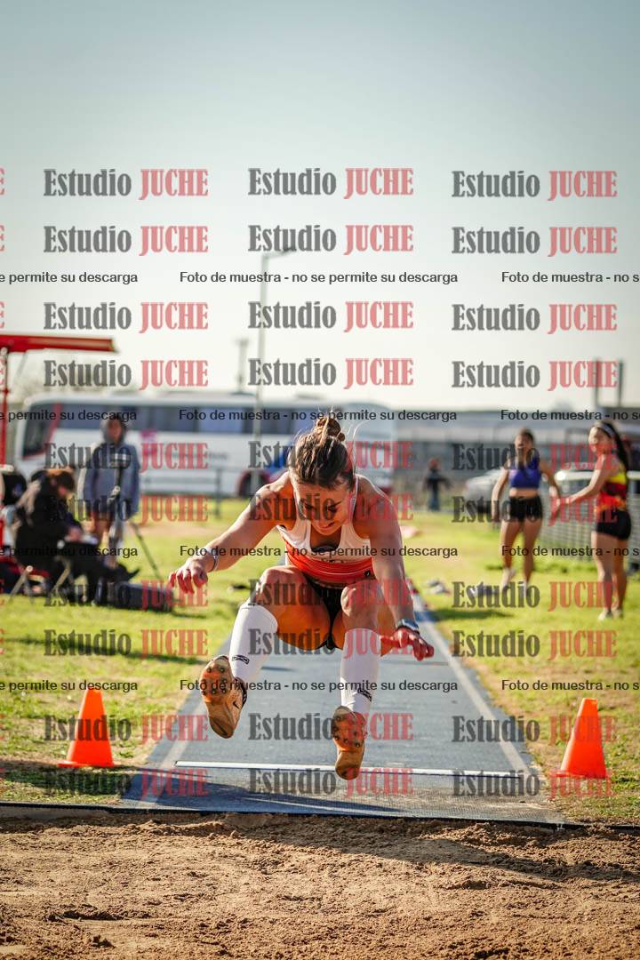Fotos del salto en largo de mujeres