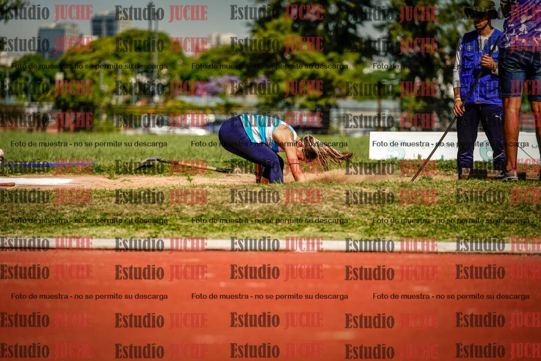 Fotos del salto en largo de mujeres