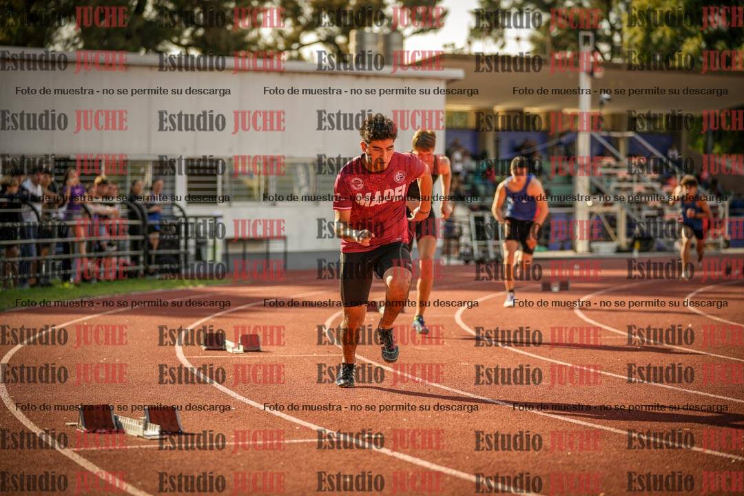 Fotos de los 400 m llanos de varones