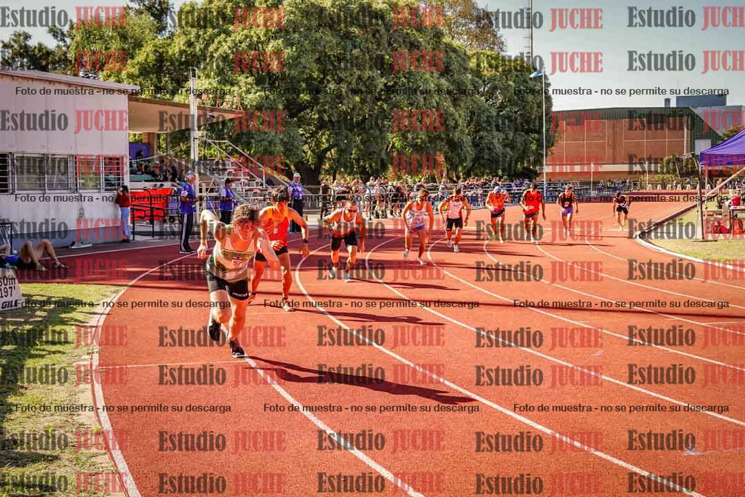 Fotos de los 800 m llanos de varones