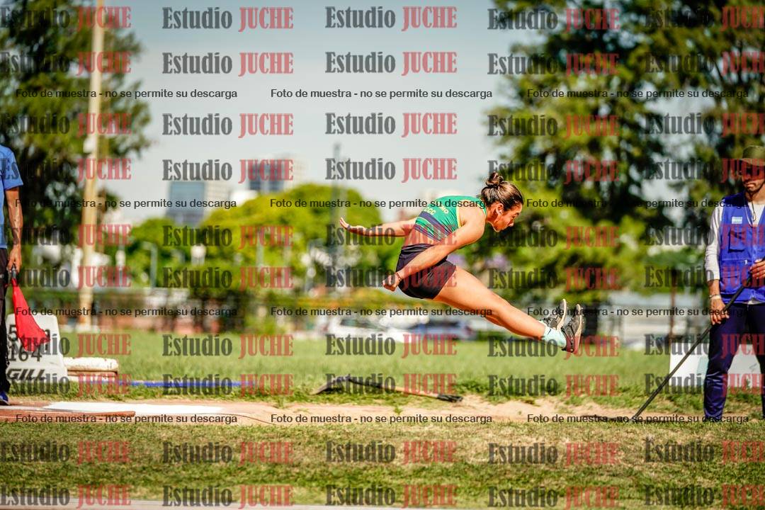 Fotos del salto en largo de mujeres