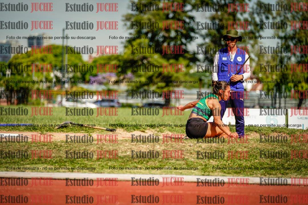 Fotos del salto en largo de mujeres