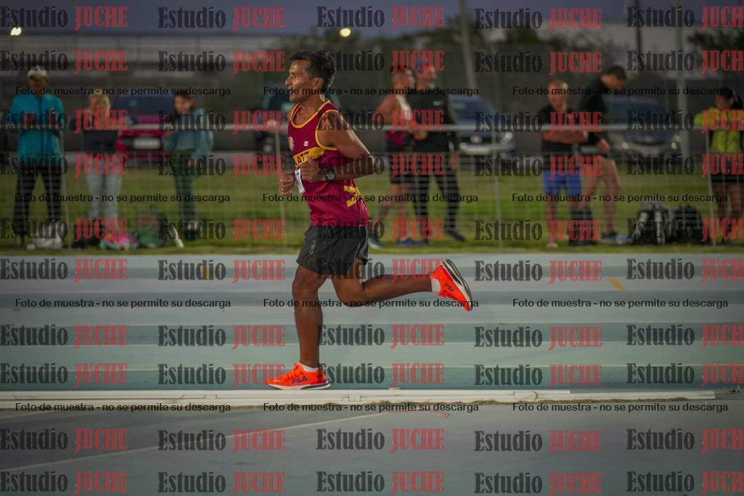 Fotos de los 3000 m llanos de varones