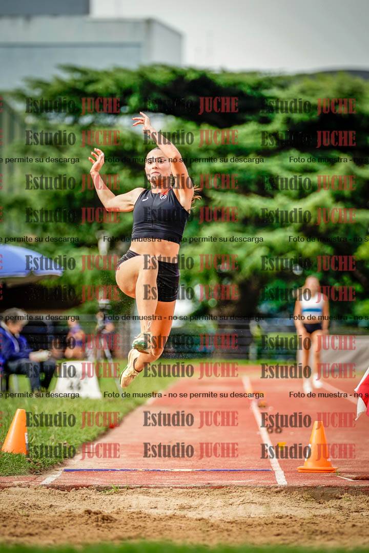 Fotos del salto en largo de mujeres