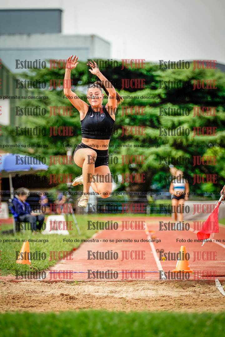 Fotos del salto en largo de mujeres