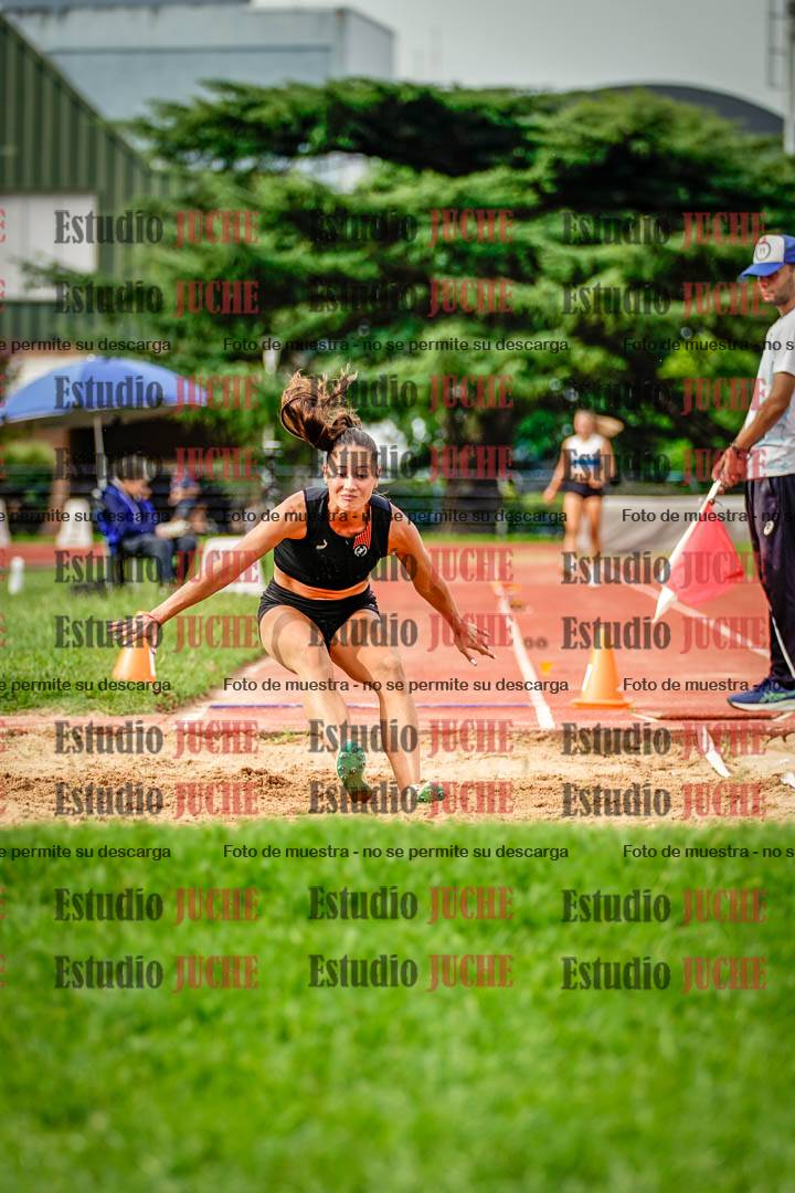 Fotos del salto en largo de mujeres