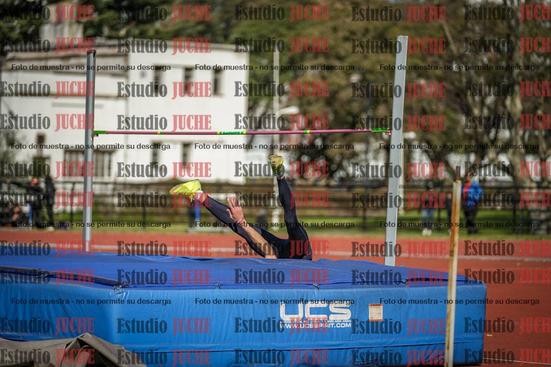 Fotos del salto en alto - todos los grupos