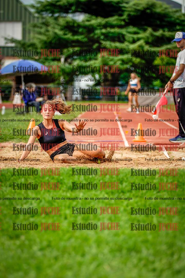 Fotos del salto en largo de mujeres
