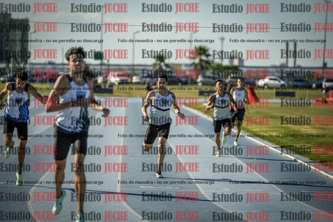 Fotos de los 400 m llanos de varones