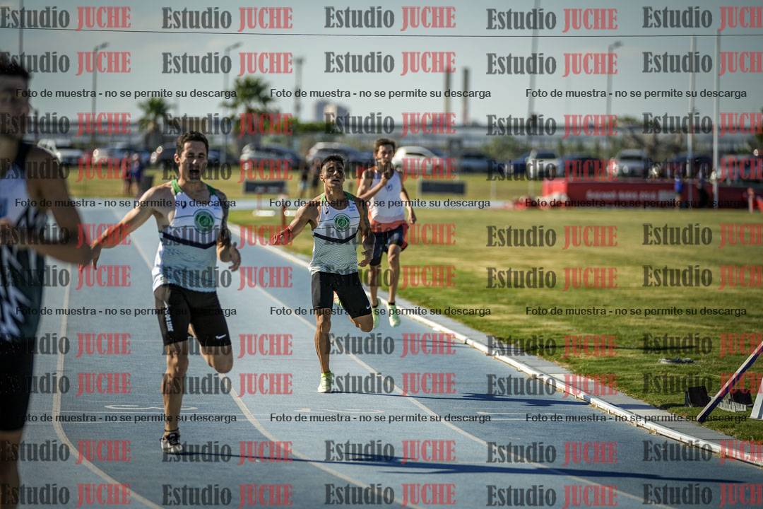 Fotos de los 400 m llanos de varones