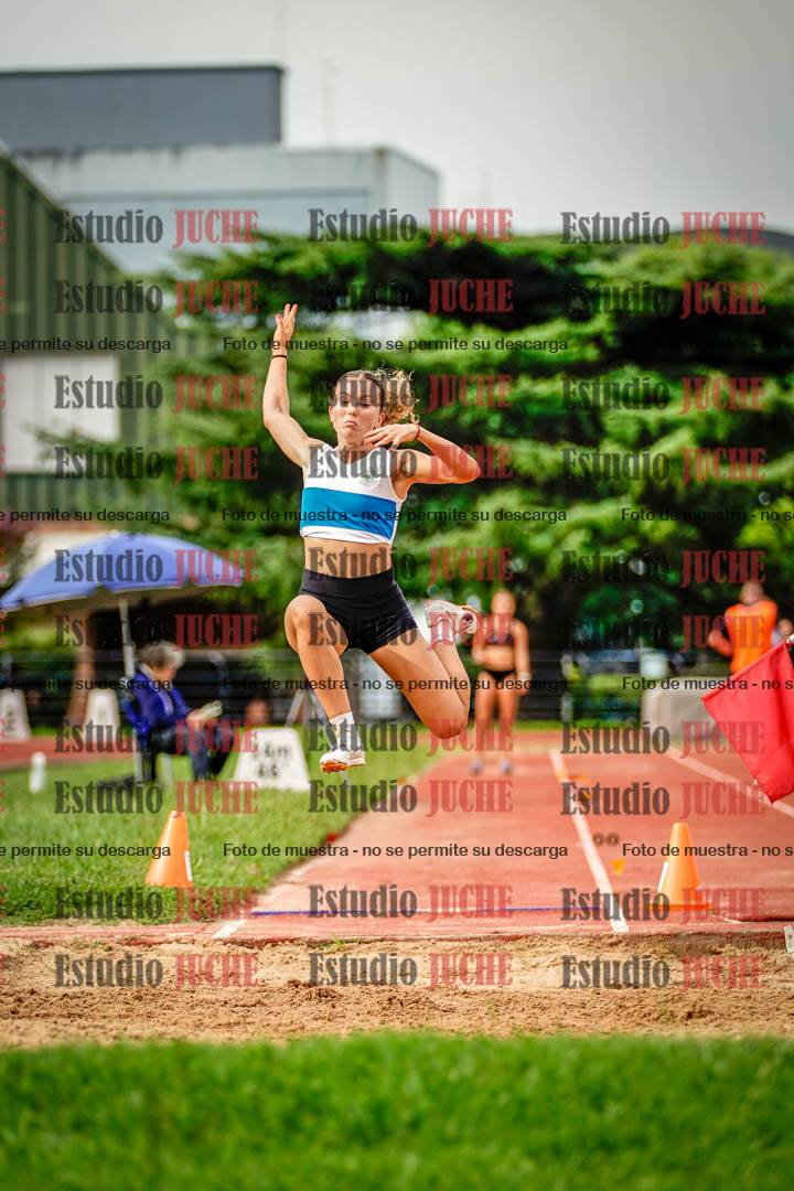 Fotos del salto en largo de mujeres