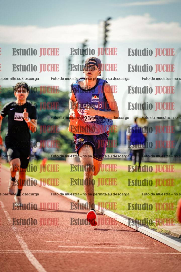 Fotos de los 800 m llanos de varones