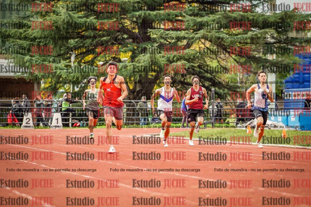 Fotos de los 400 m llanos de varones