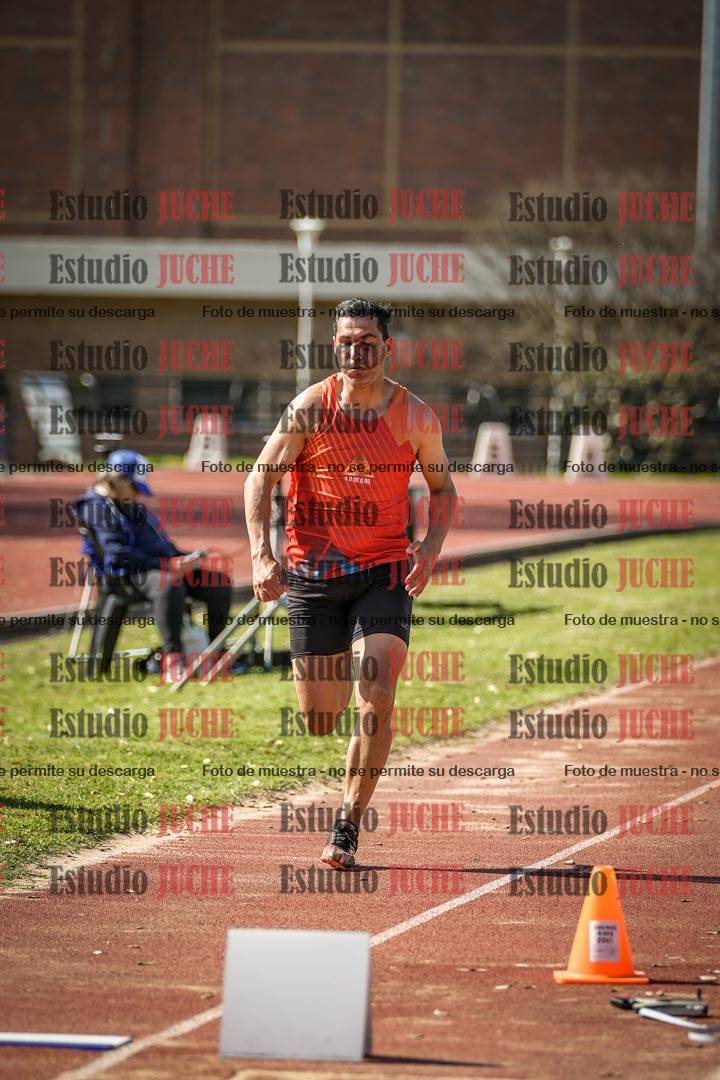 Fotos del salto en largo de varones - ambas categorías