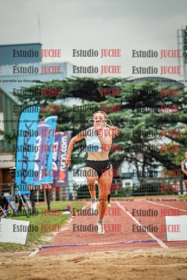 Fotos del salto en largo de mujeres