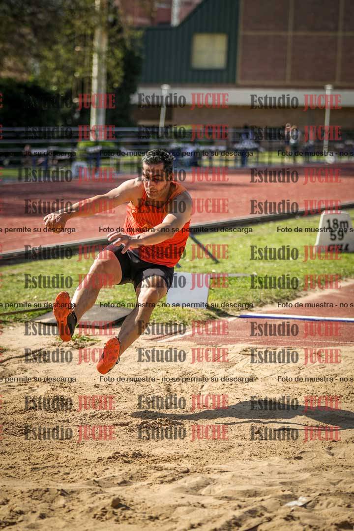 Fotos del salto en largo de varones - ambas categorías